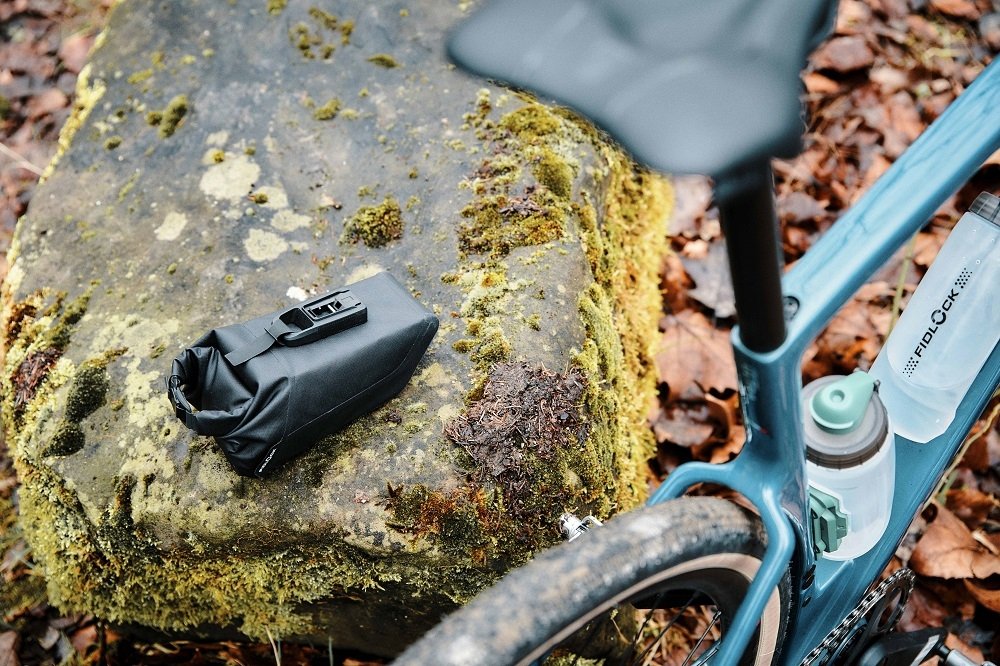 Fidlock PINCLIP saddle bag M – תיק אוכף מגנטי 700 מ"ל + בסיס – תמונה 3