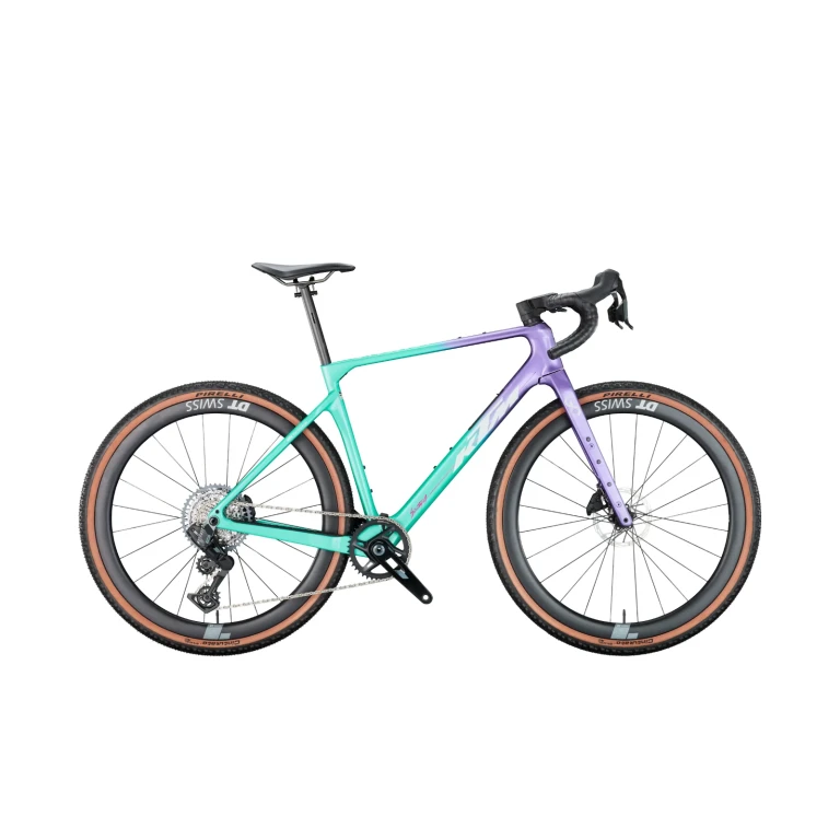 KTM Gravelator Prime 2026 – אופני גרבל מקרבון עם SRAM Rival XPLR AXS 1×13, Smaragd+Violet